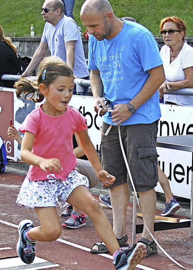 Hochkonzentriert gingen die Kinder beim TuS-Abendsportfest ans Werk.   | Foto: Lacher