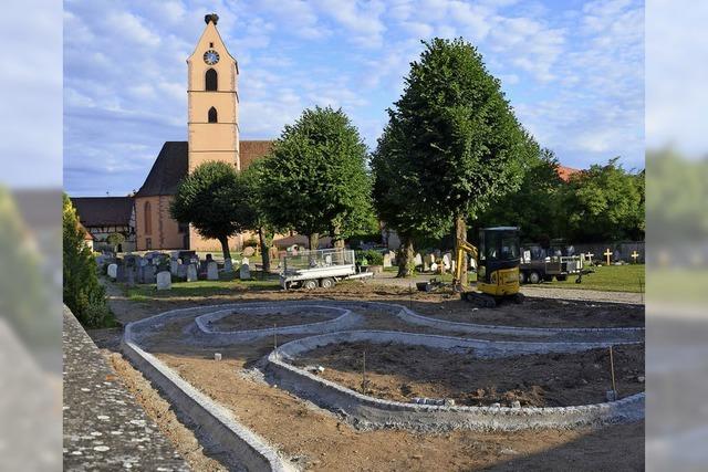 Neuer Anblick auf Kirchens Friedhof