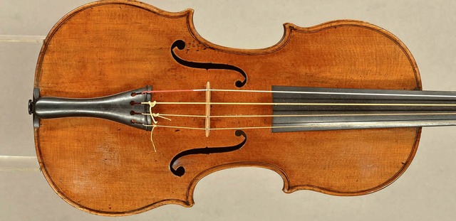 Die Violine aus dem Jahr 1699 stammt v... Geigenbauer Giovanni Battista Rogeri.  | Foto: Polizei/Privat