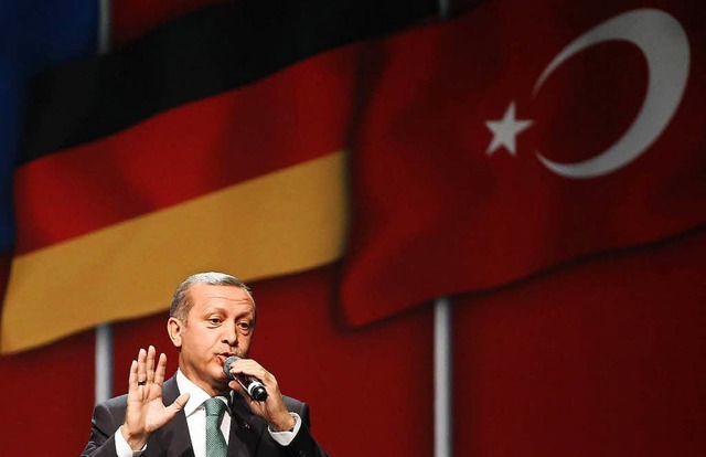Der trkische Staatschef Erdogan im Mai 2014 whrend eines Auftritts in Kln.  | Foto: dpa