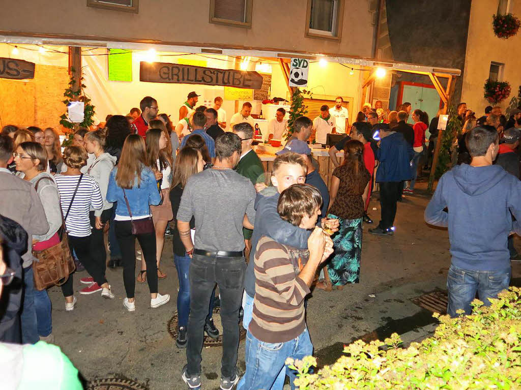 Jede Menge Gaudi, kulinarische Leckereien und Unterhaltung hielt das Dorffscht Dillendorf fr die Gste bereit.