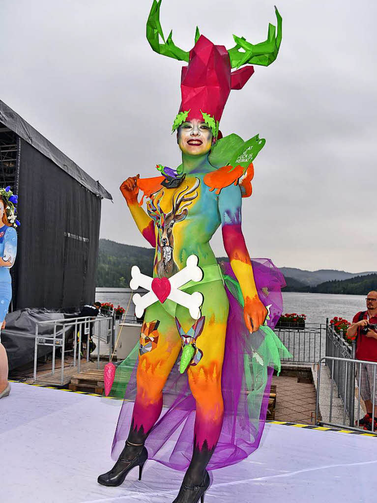 Bodypainting-Festival am Titisee.