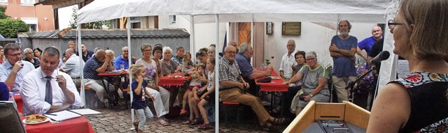 Neubrgerempfang am Freitagabend im Innenhof des Kenzinger Rathauses   | Foto: Ilona Hge