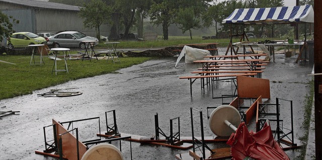 Binnen weniger Minuten verwstet ein U... das Festivalgelnde im Schambachtal.   | Foto: Christiane Franz