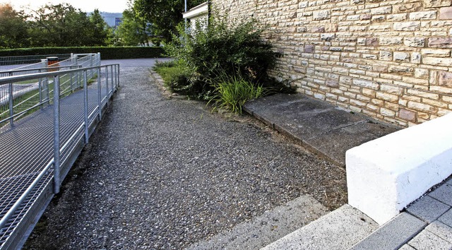 Zwischen dem Kindergarten St. Ulrika u...chgang zum Parkplatz bleibt erhalten.   | Foto: Gabriele Zahn