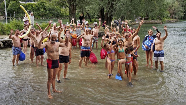 40 Mutige badische und Schweizer Rhein...n die Schwimmer wieder beim Ruderclub.  | Foto: Boris Burkhardt