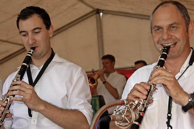 ber dem Bierfest ging noch immer die Sonne auf