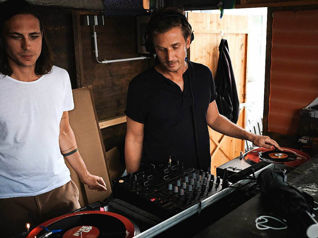 Die DJs Valentin Eka (l.) und Martin Stirnband