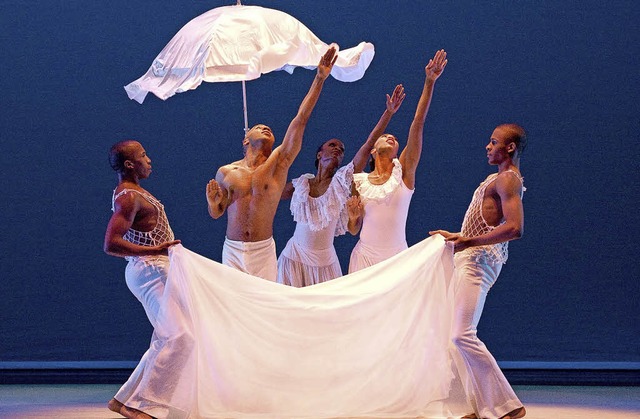 Szene aus einer Choreografie des AAADT   | Foto: Musical Theater Basel