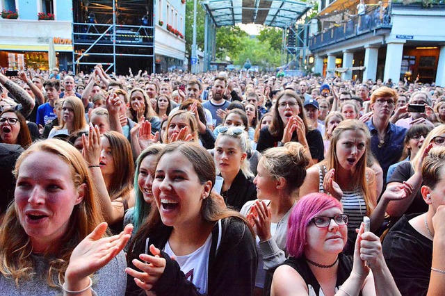 Euphorisch, besonders beim letzten Mar...zkonzert 2017: das Publikum in Lrrach  | Foto: Barbara Ruda