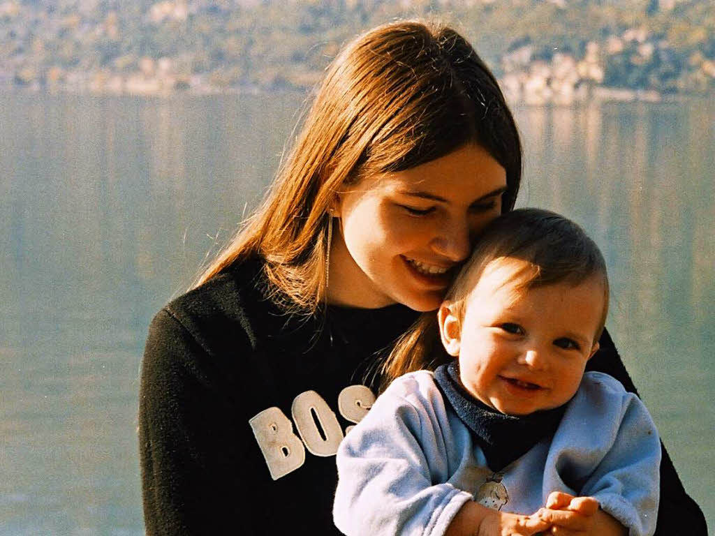 Portrait: Carmen Oertlin aus Wyhlen hat ihre Tochter und ihren Sohn auf der Fahrt von Mailand nach Hause vor dem Comer See mit einer Olympus fotografiert. Fr sie ist es ein sehr emotionales Bild.