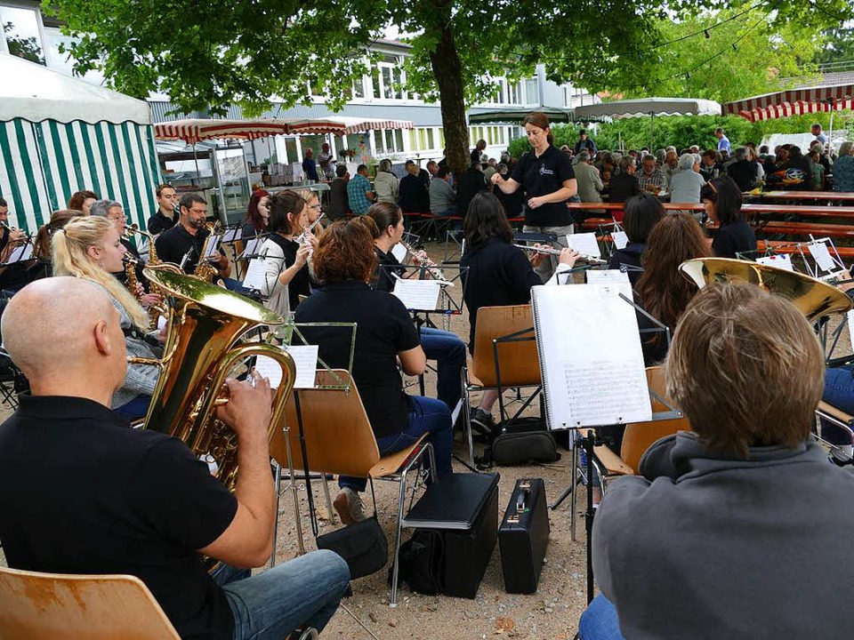 Tannenkirch: Nettes Fest für Groß und Klein unter alten Bäumen 