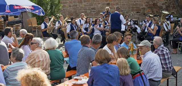 Stimmungsvoll wie jedes Jahr: Das Sommerkonzert der Stadtkapelle im Rohanhof   | Foto: Olaf Michel