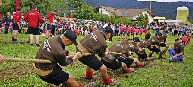 Anfeuern ist bei den Wettbewerben im Tauziehen die halbe Miete.   | Foto: Julius Steckmeister