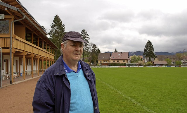 Bruno Geiler, der frhere TuS-Vorsitze...r den Erhalt des Stadions gesammelt.   | Foto: Archivfoto: Rderer