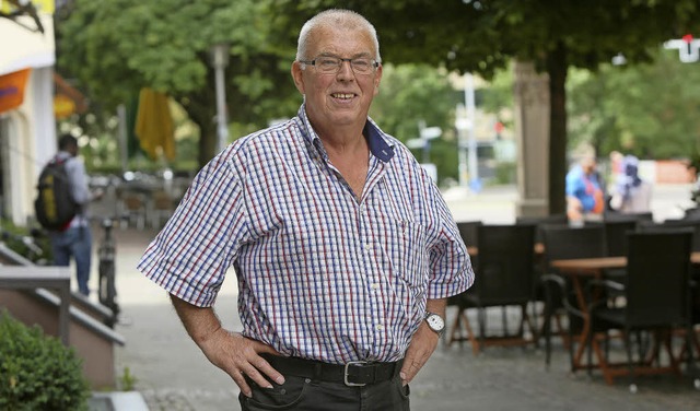 Josef Menzer wohnt gerne an &#8222;sei...tbuckel, wo er auch aufgewachsen ist.   | Foto: Christoph Breithaupt