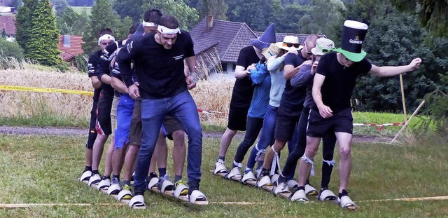 Im Gleichschritt Marsch: Diese zwei Gr...apelle Hogschr im  Sommer-Langlaufen.  | Foto: Hasswani