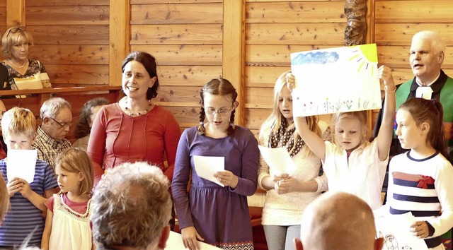 Kinder hatten eigens fr die Verabschi...enes Lied im Gottesdienst aufzufhren.  | Foto: Sebastian Barthmes