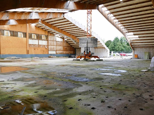 Einen Teil der Tennishalle  des Sportc...mer zur Flchtlingsunterkunft umbauen.  | Foto: Johannes Burkart