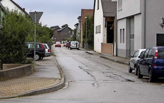 Die  Einmndung von der Hauptstrae in...Hhe der Tabakschpfe im Hintergrund.   | Foto: Adelbert Mutz