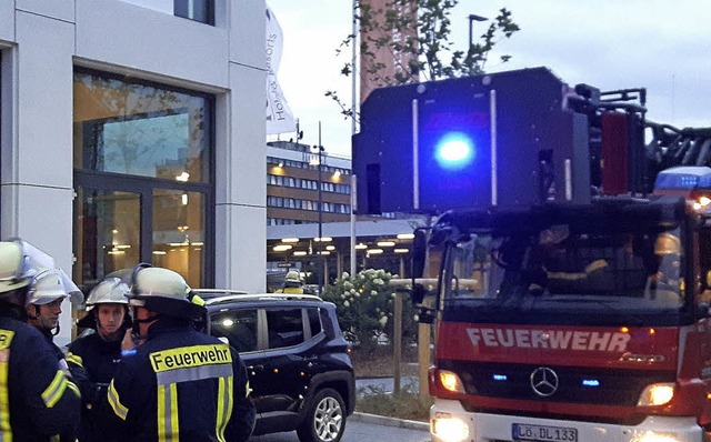 Viel Feuerwehr, aber kein Brand.   | Foto: Maja Tolsdorf