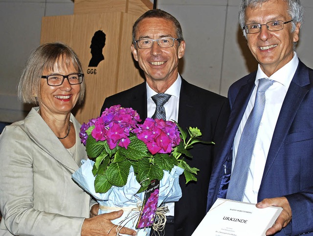 Christoph Griehaber (Mitte), hier mit...enstag in den Ruhestand verabschiedet.  | Foto: Sylvia-Karina Jahn