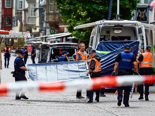 Der Mann verletzte in der Schaffhausen...ner Versicherung mit einer Kettensge.  | Foto: AFP