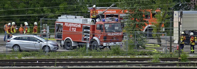 An der Zufahrt zum Umschlagbahnhof hab...gen alles fr den Einsatz vorbereitet.  | Foto: Hannes Lauber