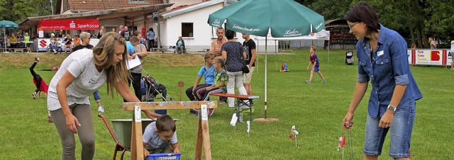 Kinderolympiade beim Spielfest der Spo...enrennen war Geschicklichkeit gefragt.  | Foto: Jutta Schtz