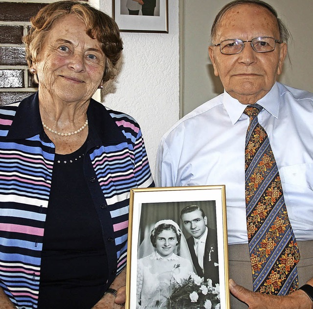 Lore und Georg Diehl, hier mit ihrem H...Maulburg diamantene Hochzeit feiern.    | Foto: Ralph Lacher