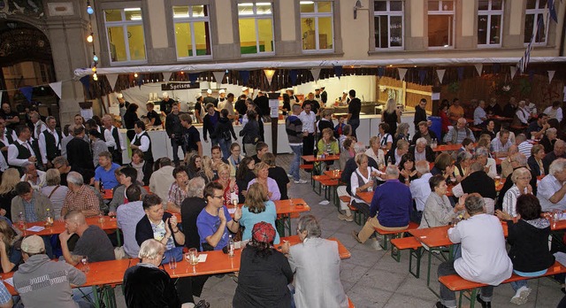 Beim dreitgigen Laubenfest in Wehr sc...die Besucher die heimelige Atmosphre.  | Foto:  Hrvoje Miloslavic