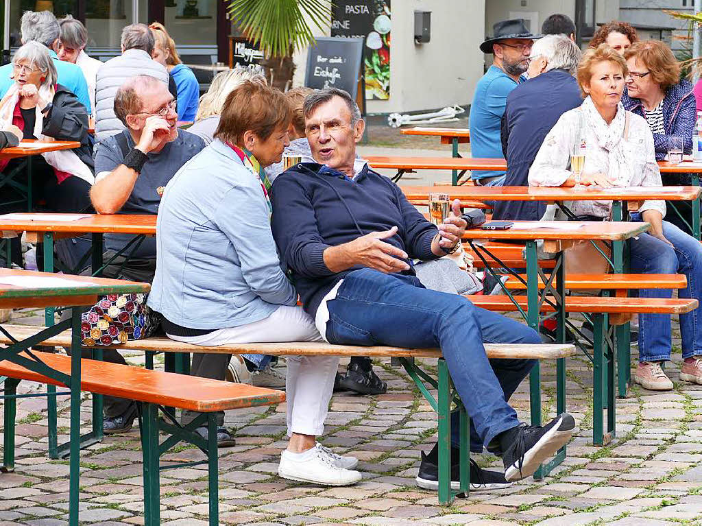 Gut unterhalten waren die Gste bei der fnften School’s-Out-Party mit musikalisch ausgewogenem Programm.