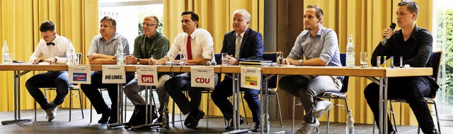 Von links: Moderator Marius Ruf, Thoma...er (FDP) und Moderator Valentin Heib.   | Foto: G. Zahn