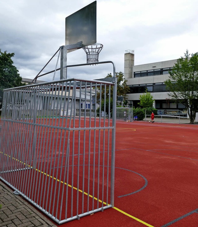 Sportgerte auf dem neugestalteten Schiller-Schulhof   | Foto: Burgmaier