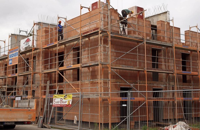 Sichtbare Fortschritte macht der Sozia...r Gemeinde Riegel bei der Rmerhalle.   | Foto: Michael Haberer