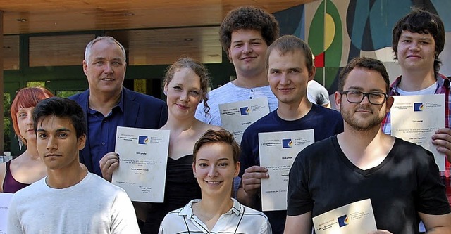 Die Preistrger mit Schulleiter Thomas Kruse (hinten links)  | Foto: GHSE