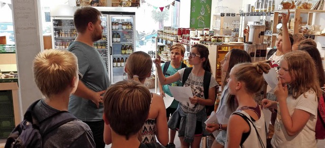 <BZ-FotoAnlauf>Besuch in Freiburg:</BZ...en in Freiburg viele Fragen gestellt.   | Foto: Schule