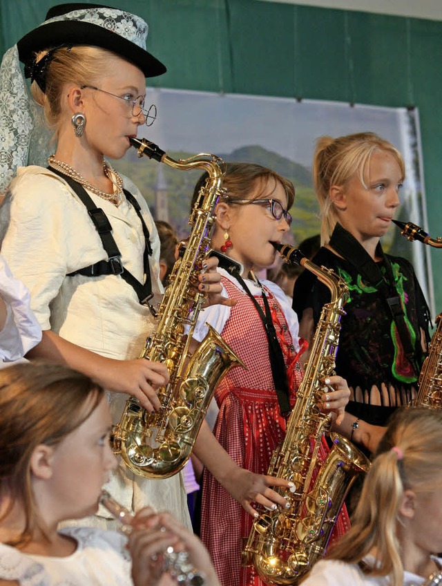 Mit funkelnden Instrumenten und viel L...-Beethoven-Band der Jugendmusikschule.  | Foto: Senta Knecht