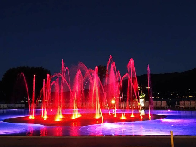 Die Nacht beginnt mit stimmungsvollen Farbenspielen.  | Foto: Rolf Mller