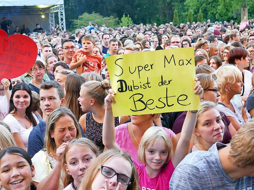 Impressionen vom Auftritt von Max Giesinger und Band beim Open Air im Park in Bad Krozingen