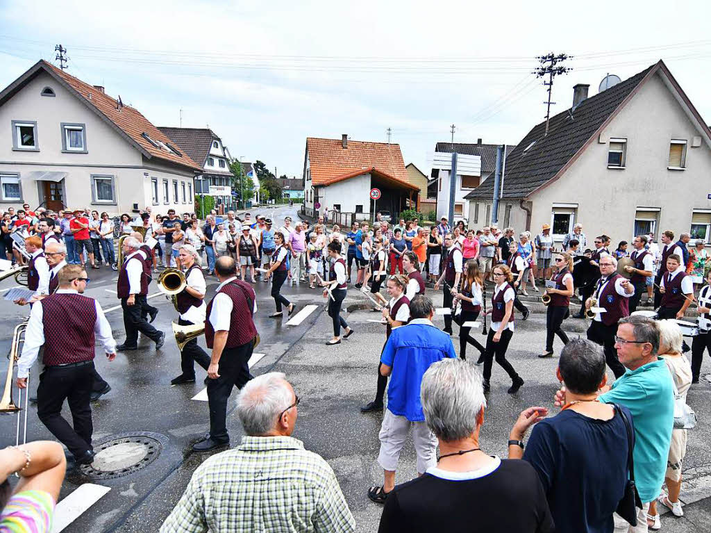 Die 125-Jahr-Feier des MV Ottenheim krnte ein bunter Festumzug durch das Dorf.