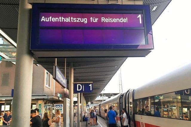 Hotelzug am Gleis fr gestrandete Reisende in Freiburg