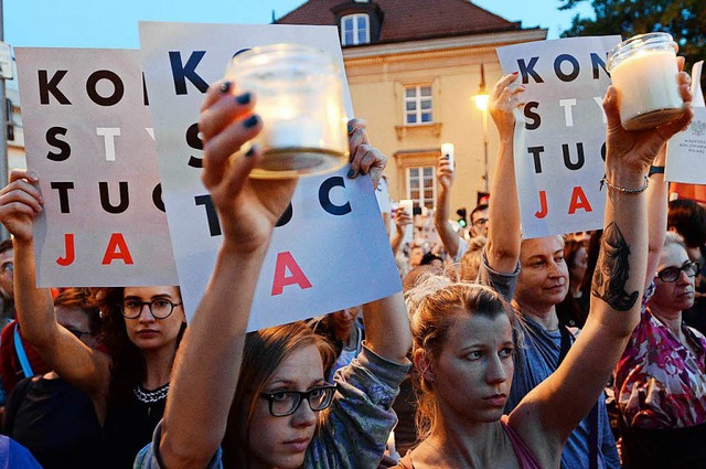 Demonstration in Warschau gegen die Justizreform  | Foto: dpa