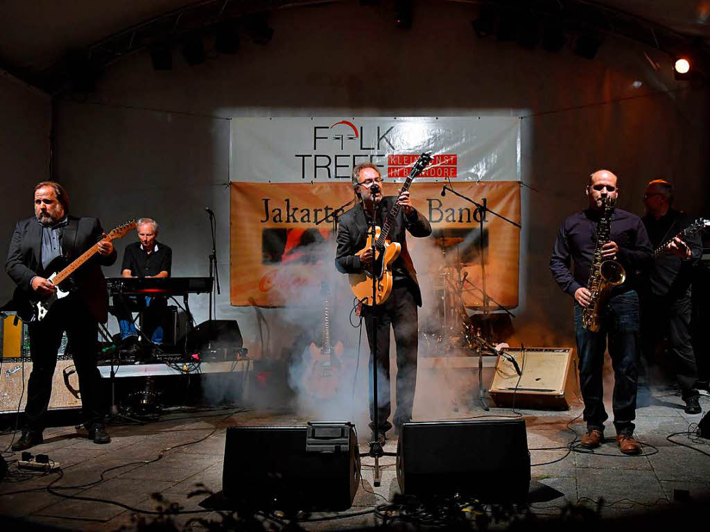 „Chicago Blues at it’s best" von der Jakarta Blues Band auf der Folktreff-Bhne im Schlossgarten.