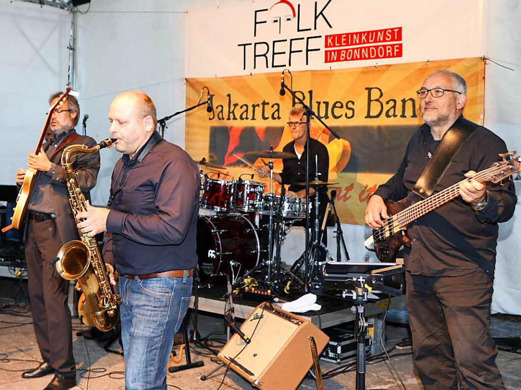 Die Jakarta Blues Band entfhrte beim Open Air im Schlossgarten in die Welt des Chicago-Blues und begeisterte das Publikum.