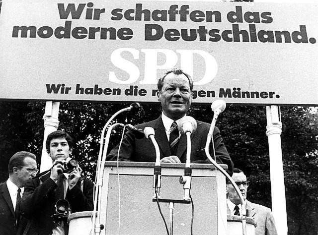 Der Bundeskanzler macht Wahlkampf: Wil...ndt 1972 auf dem Lrracher Marktplatz   | Foto: BZ