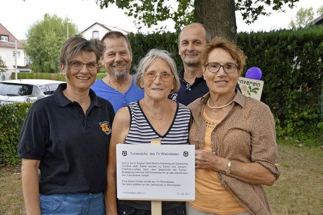 Der Turnverein würdigt seine 65 Jahre alte Jahn-Eiche