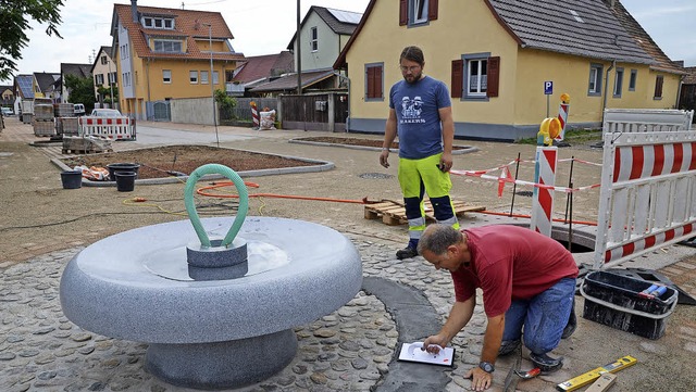 Sasbach. Arbeitseinsatz am Brunnenplatz.  | Foto: Roland Vitt