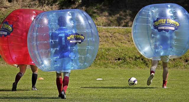 Viel Spa machte das Bubble-Soccer-Turnier nicht nur den Akteuren.   | Foto: Cornelia Liebwein