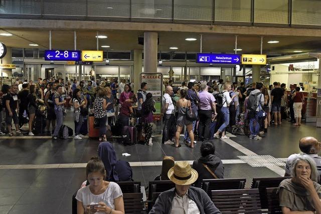 Hunderte saen im Hauptbahnhof fest